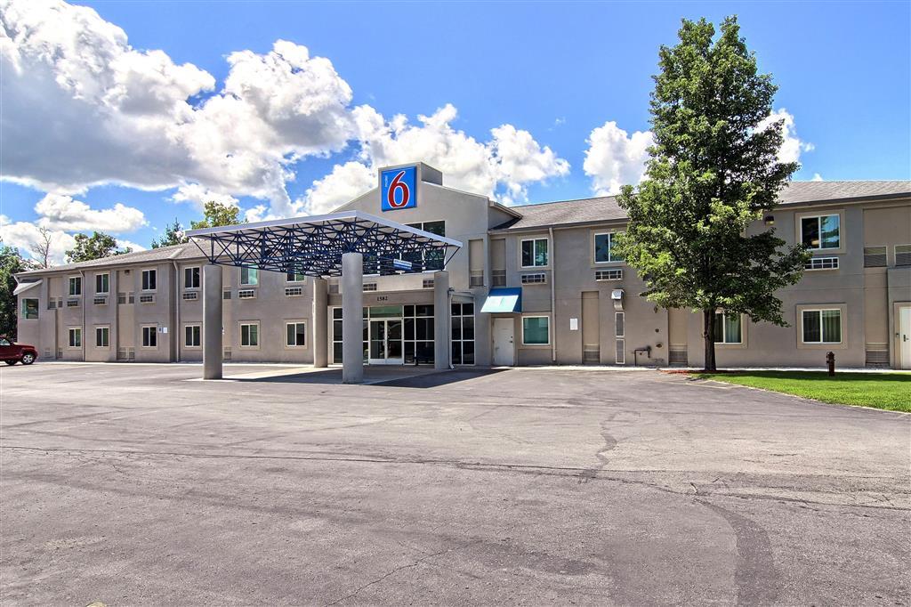 Seasons Inn Traverse City Buitenkant foto