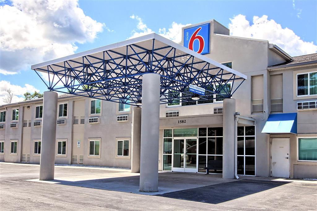 Seasons Inn Traverse City Buitenkant foto