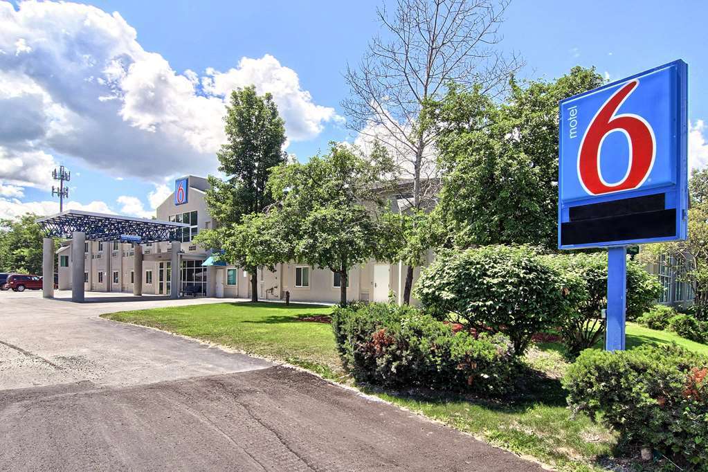 Seasons Inn Traverse City Buitenkant foto