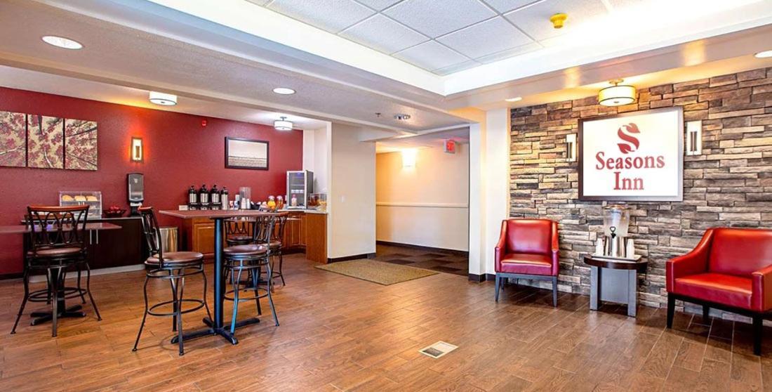 Seasons Inn Traverse City Buitenkant foto